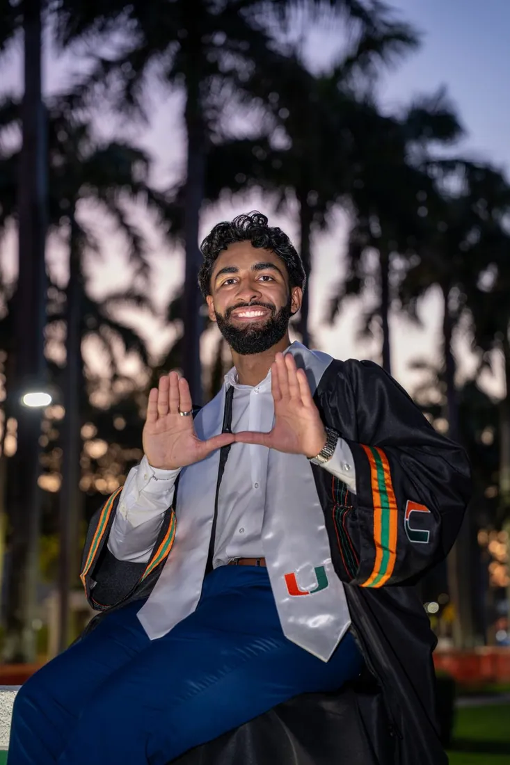 The U hand sign